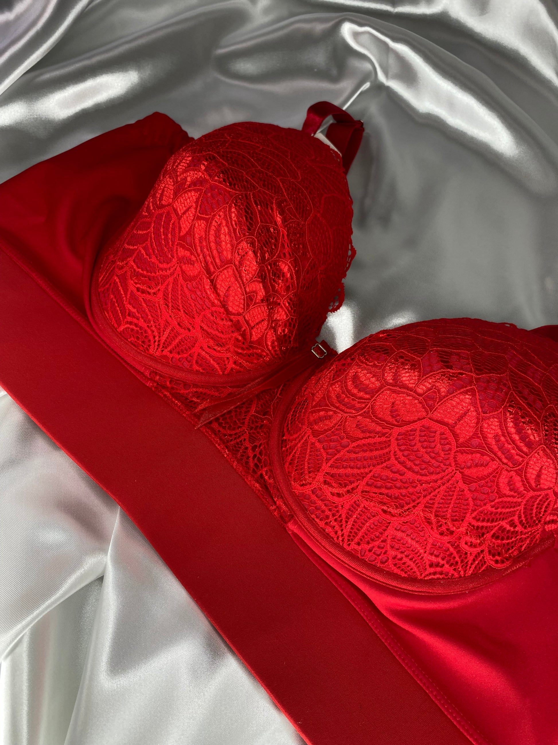 Bra Zafiro Rojo Talla 42/46